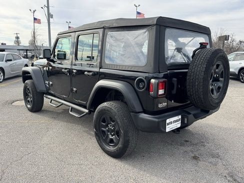 Used 2019 Jeep Wrangler Unlimited Sport image 4