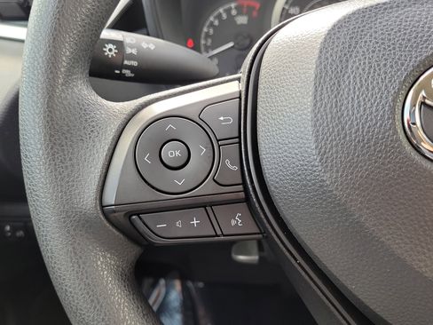 Used 2022 Toyota Corolla LE image 15