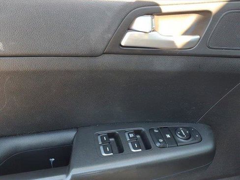 Used 2019 Kia Sportage LX image 16