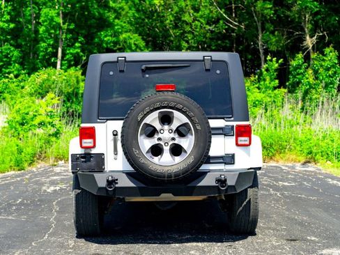 Used 2016 Jeep Wrangler Unlimited Sahara w/ Connectivity Group AWD/4WD image 7