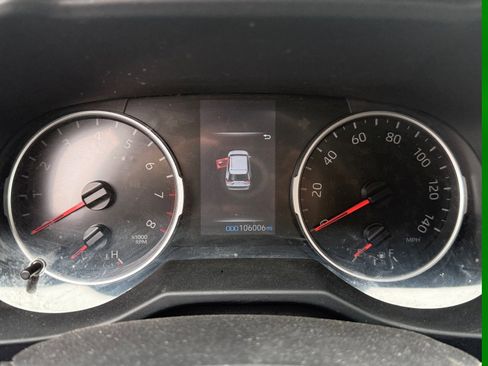 Used 2022 Toyota RAV4 XLE Premium image 11