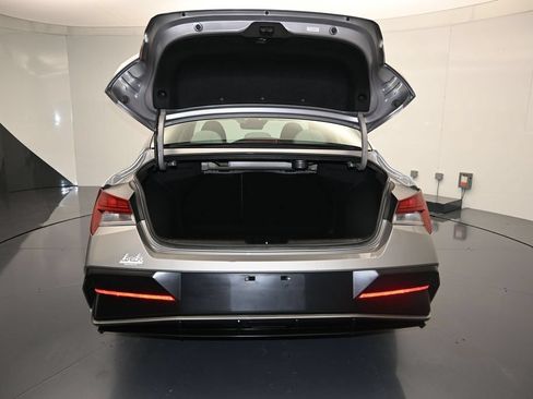 Used 2025 Hyundai Elantra Limited FWD image 27