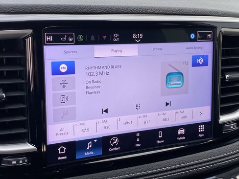 Used 2024 Chrysler Pacifica Select image 20