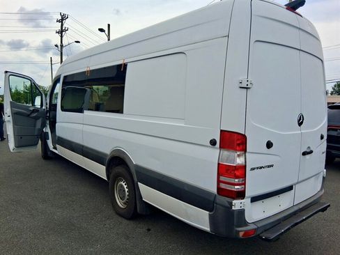 Used 2018 Mercedes-Benz Sprinter 2500 image 3