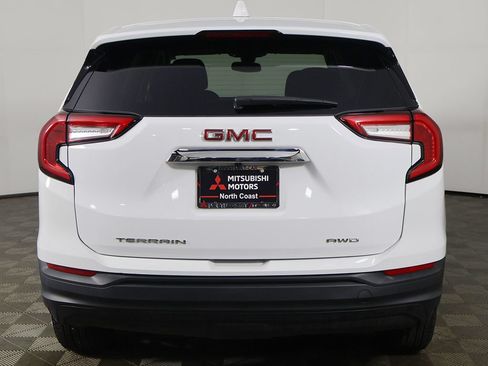 Used 2024 GMC Terrain SLE AWD/4WD image 9