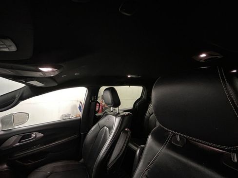 Used 2021 Chrysler Pacifica Touring-L w/ Uconnect Theater Family Group image 25