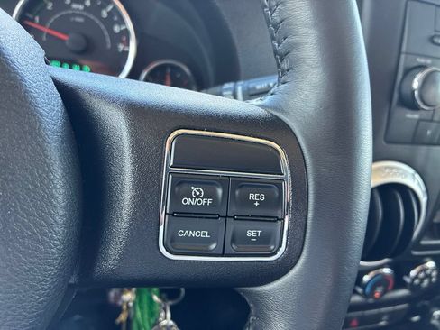 Used 2016 Jeep Wrangler Unlimited Sahara w/ Connectivity Group AWD/4WD image 5