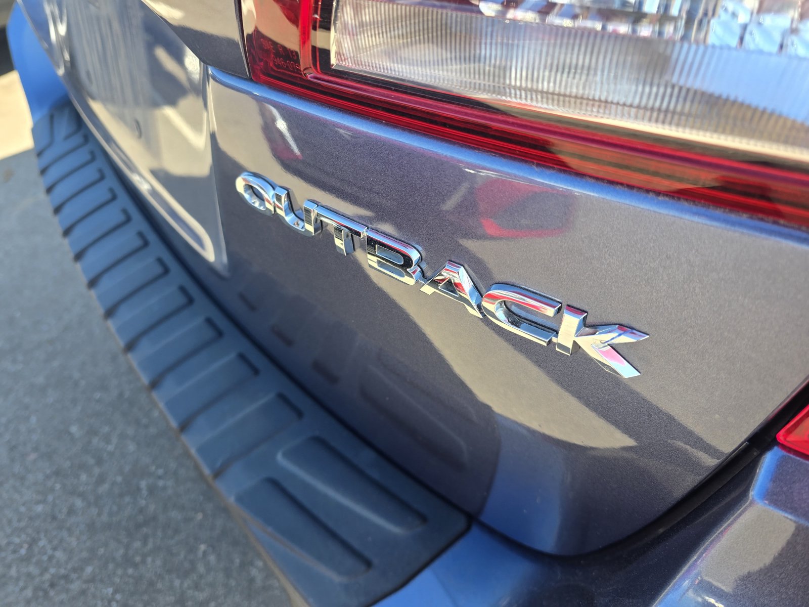 Used 2017 Subaru Outback 2.5i Limited AWD/4WD image 11