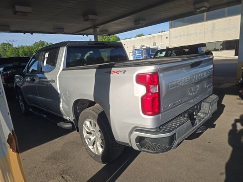 Used 2019 Chevrolet Silverado 1500 Custom w/ Custom Convenience Package AWD/4WD image 8