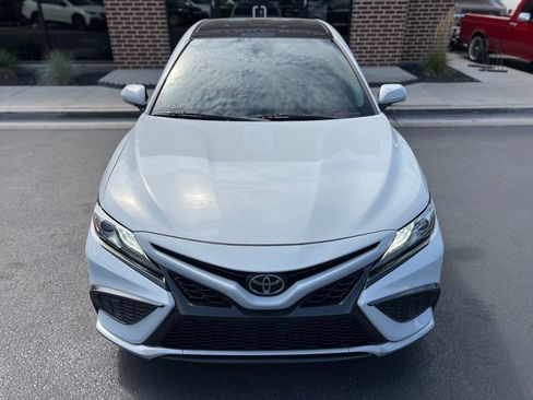 Used 2022 Toyota Camry XSE FWD image 9