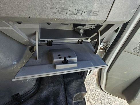 Used 2014 Ford E-250 and Econoline 250 w/ Power Group RWD image 18