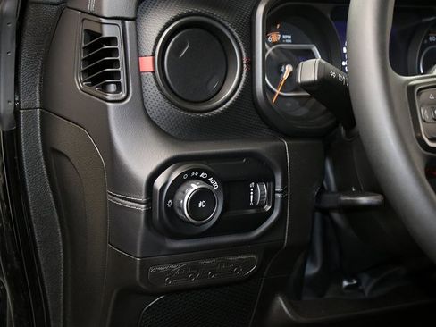 Used 2025 Jeep Wrangler Unlimited Rubicon image 26