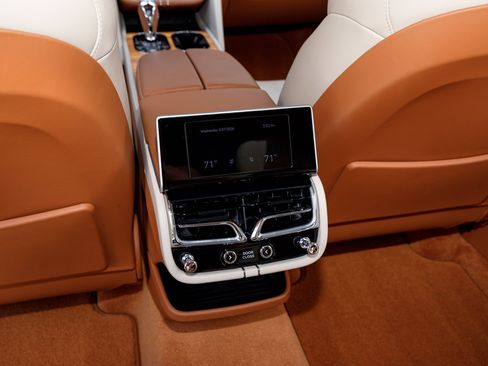 Used 2023 Bentley Bentayga Extended Wheelbase AWD/4WD image 36