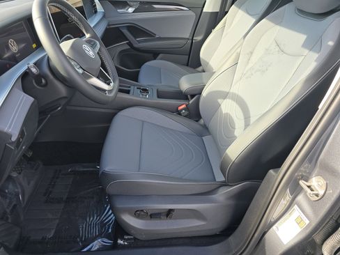 New 2026 Volkswagen Tiguan SE image 18