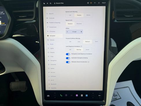 Used 2018 Tesla Model X 100D image 23