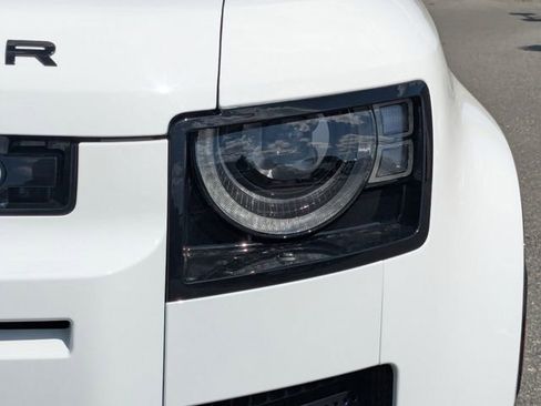 Used 2025 Land Rover Defender 110 X-Dynamic SE AWD/4WD image 9