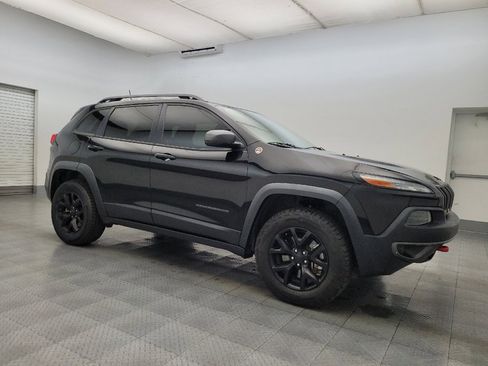 Used 2018 Jeep Cherokee Trailhawk image 11