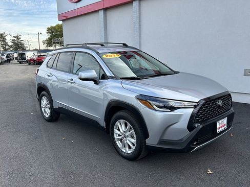 Certified 2023 Toyota Corolla Cross LE image 4