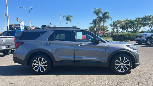 Certified 2025 Ford Explorer ST-Line AWD/4WD image 2