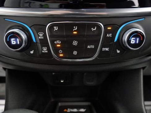 Used 2023 Chevrolet Traverse LT w/ LPO, Floor Liner Package AWD/4WD image 28
