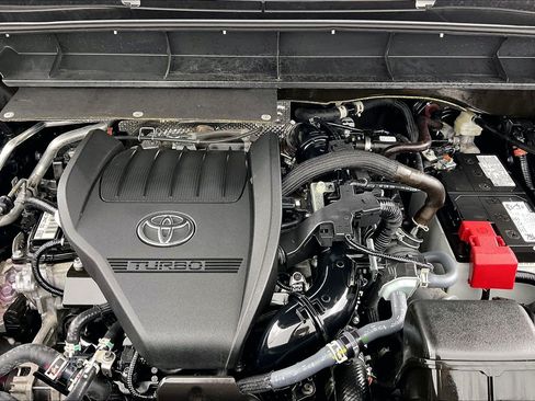 Used 2026 Toyota Highlander XLE AWD/4WD image 13