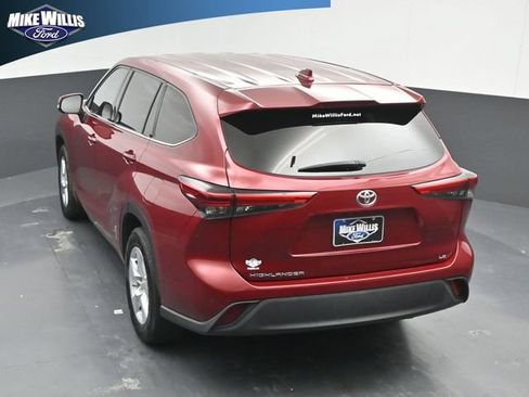 Used 2020 Toyota Highlander LE FWD image 13