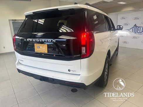 Certified 2025 Ford Expedition Active RWD image 9