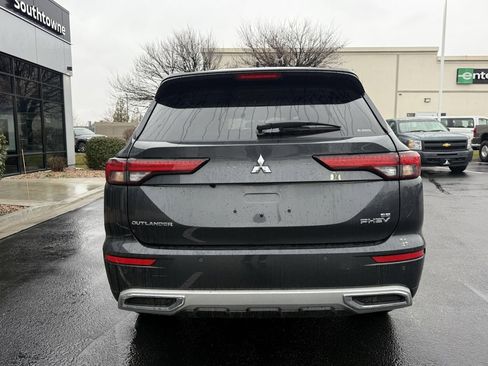 Used 2025 Mitsubishi Outlander SE image 6