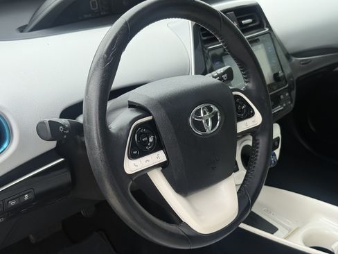 Used 2017 Toyota Prius Four w/ Advanced Technology Package FWD image 12