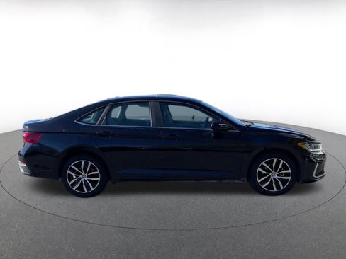 Used 2025 Volkswagen Jetta SE image 16