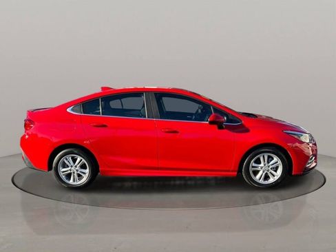 Used 2017 Chevrolet Cruze LT w/ Convenience Package image 7