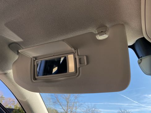 Used 2025 Volvo XC40 B5 Core image 46