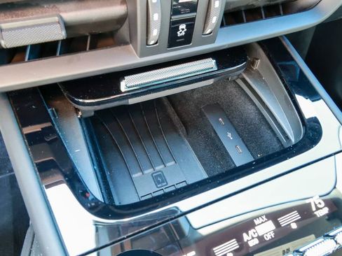 Certified 2025 Porsche Cayenne E-Hybrid Coupe image 46