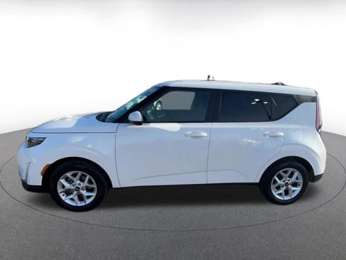 Used 2025 Kia Soul LX w/ LX Technology Package image 9