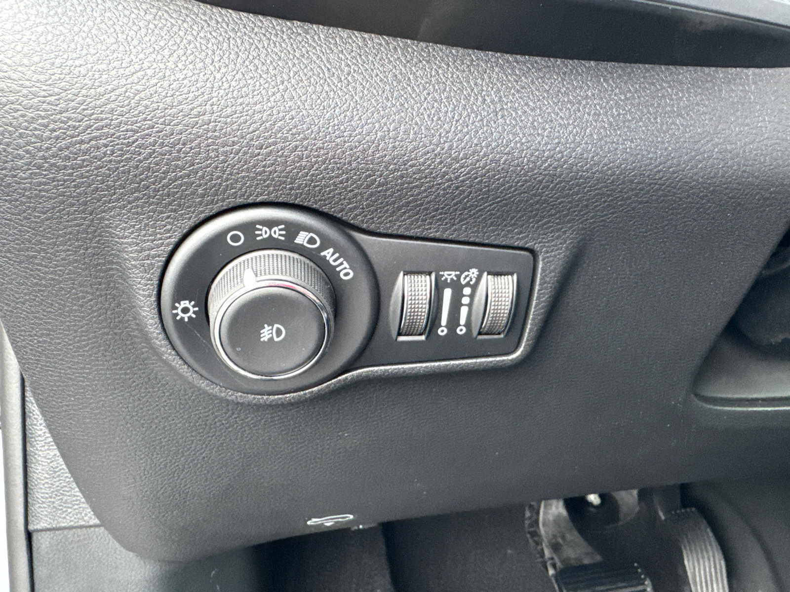 New 2026 Jeep Compass Limited w/ Sun, Sound & Navigation Group AWD/4WD image 16