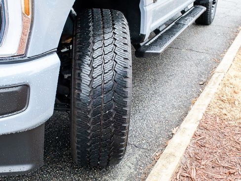 Used 2024 Ford F250 Lariat w/ Sport Appearance Package image 9