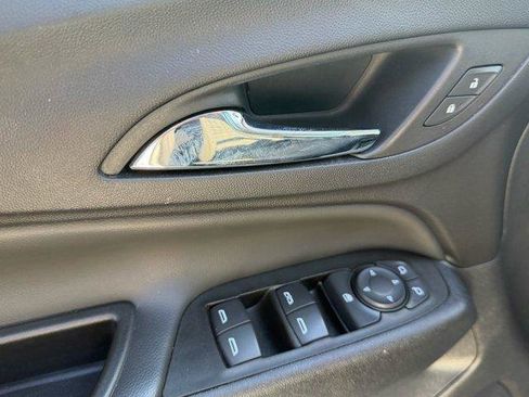 Used 2023 Chevrolet Equinox LT FWD image 11