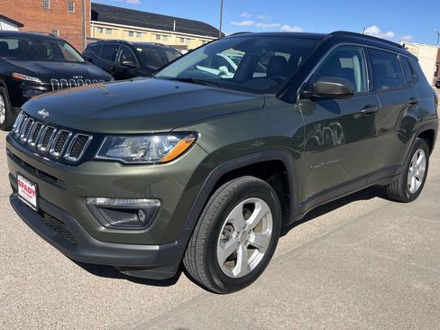 Used 2019 Jeep Compass Latitude w/ Cold Weather Group AWD/4WD image 6