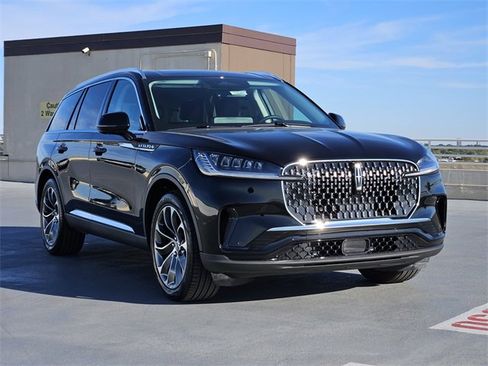 New 2026 Lincoln Aviator 2WD image 3