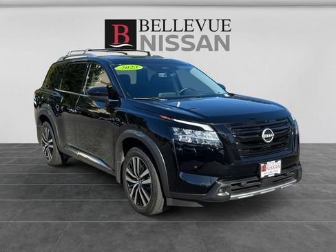 Used 2023 Nissan Pathfinder Platinum w/ Black Appearance Package AWD/4WD image 7