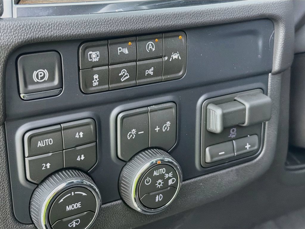New 2026 Chevrolet Tahoe High Country AWD/4WD image 10