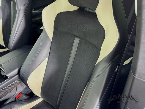 Used 2022 Aston Martin DBX image 44