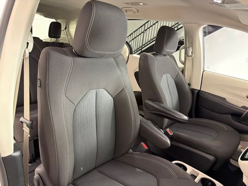Used 2023 Chrysler Voyager LX FWD image 24