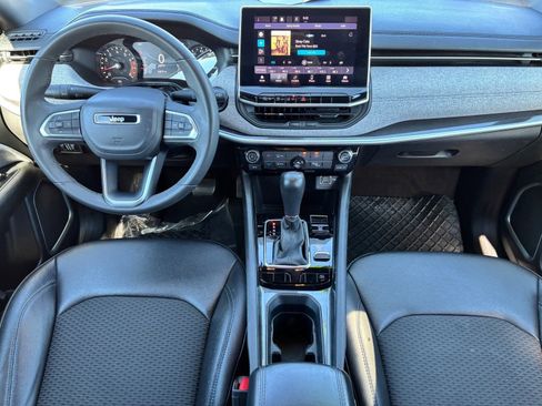 Used 2023 Jeep Compass Latitude image 14