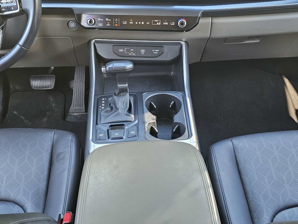 Used 2025 Kia Carnival FWD image 18