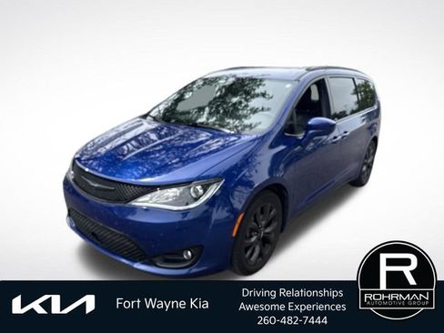 Used 2018 Chrysler Pacifica Touring-L Plus w/ Advanced Safetytec Group FWD image 1
