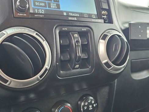 Used 2012 Jeep Wrangler Unlimited Sahara w/ Dual Top Group image 27