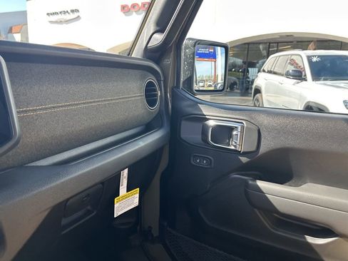 New 2026 Jeep Gladiator Sport image 19