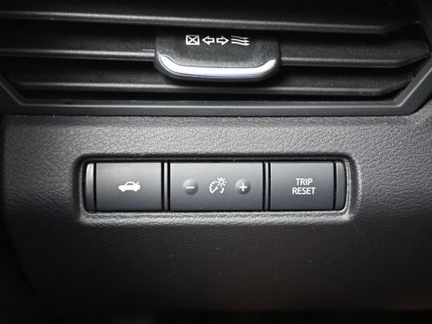 Used 2025 Nissan Altima 2.5 SV FWD image 16
