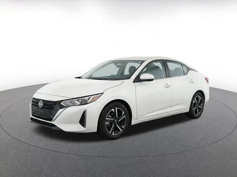 Used 2025 Nissan Sentra SV FWD image 3